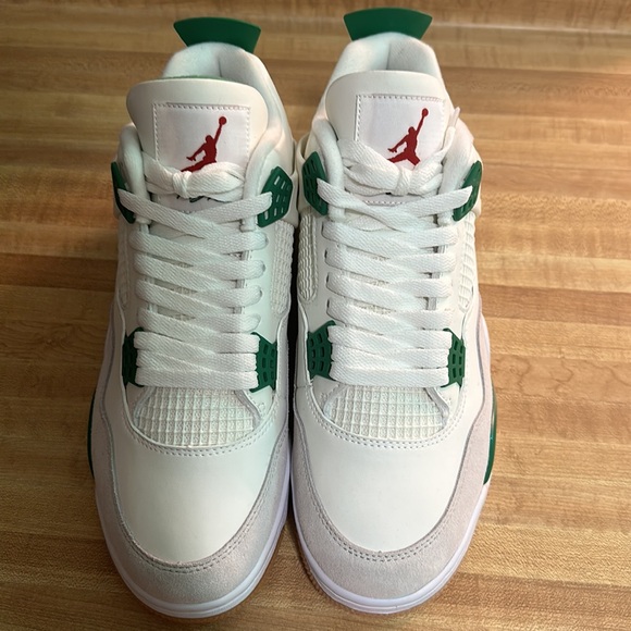 Brand new “SB pine green” Retro 4 Size 10.5M - Picture 2 of 5
